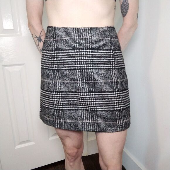 Forever 21 Dresses & Skirts - Forever 21 Contemporary Wool Blend Mini Skirt Size Medium Black Plaid